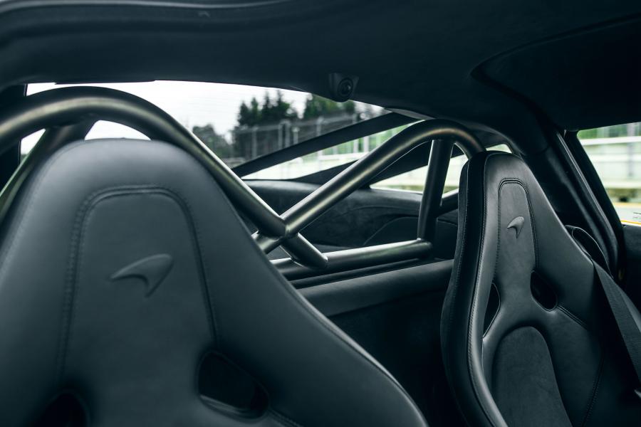 Детали интерьера McLaren 720S Track Pack 2018 года  (UK) (фото 6 из 10)